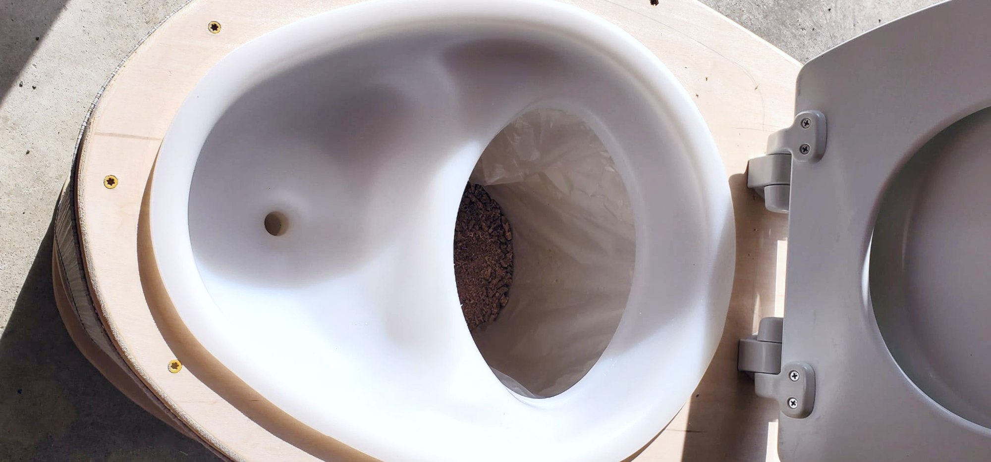 DIY Throne Composting Toilet in a Skoolie – Mimi’s skoolie build